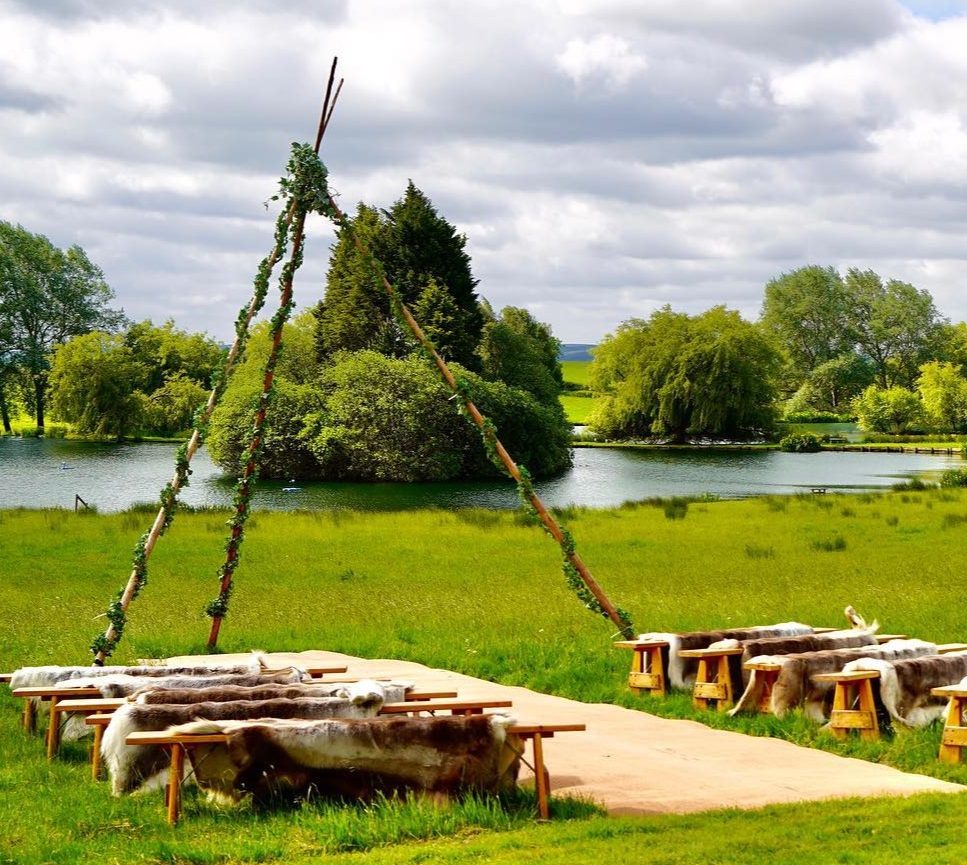 A stunning lakeside outdoor wedding venue giving your freedom to create your perfect day